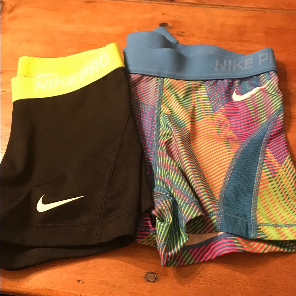 Nike Pro women’s shorts set of 2
